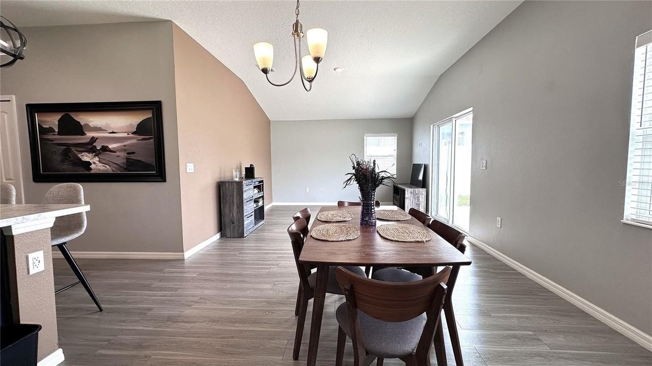 421 Pinecrest Loop - Photo 3 of 18