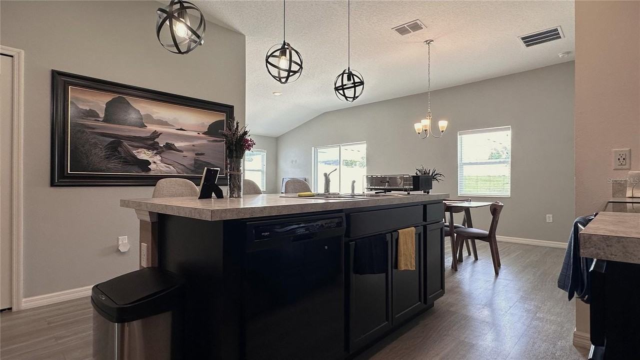 421 Pinecrest Loop - Photo 5 of 18