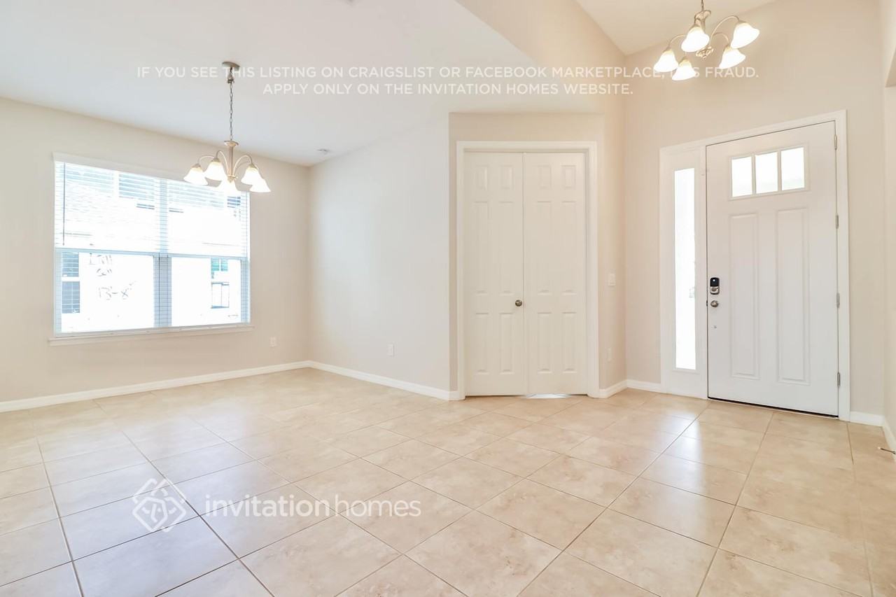 34196 Astoria Cir - Photo 3 of 18