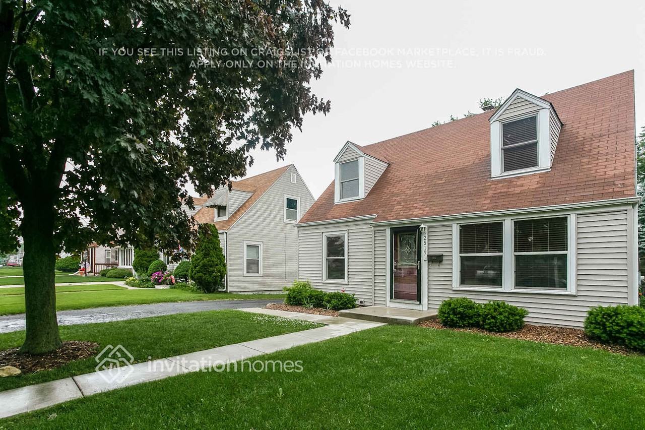 2517 Scott St - Photo 3 of 20