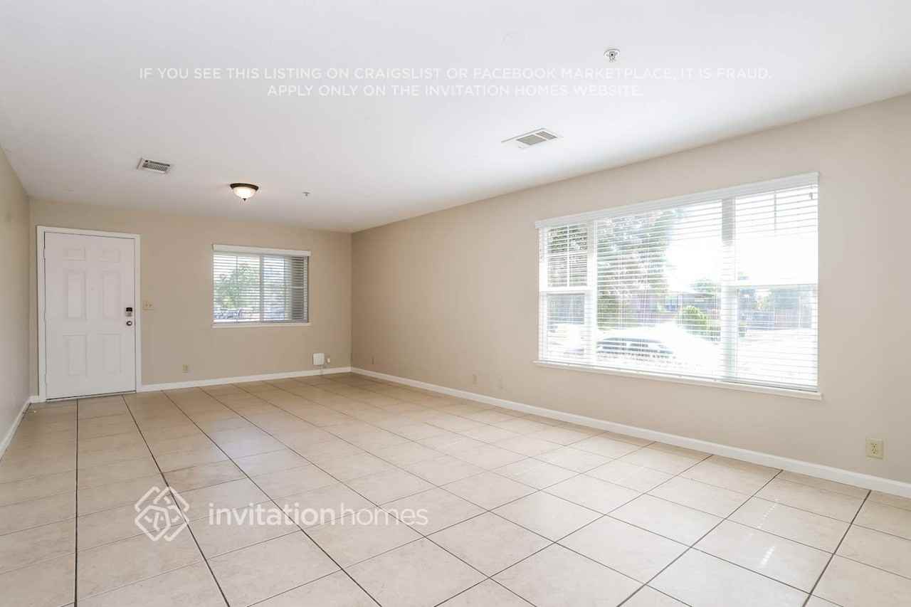 25987 Craig St - Photo 3 of 15