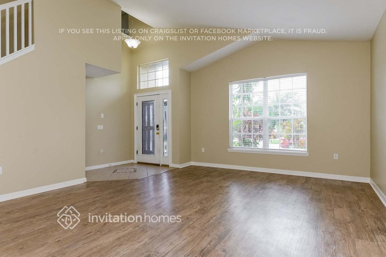 1129 Hacienda Cir - Photo 4 of 18