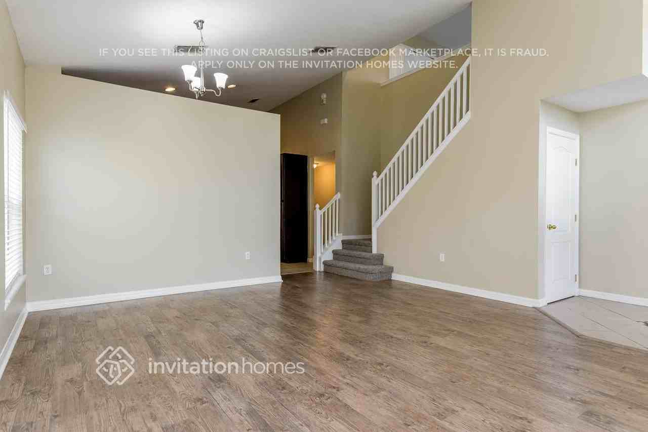 1129 Hacienda Cir - Photo 5 of 18