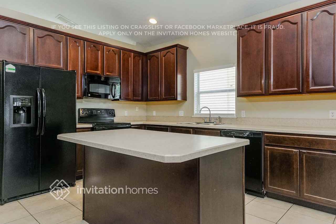 1129 Hacienda Cir - Photo 6 of 18