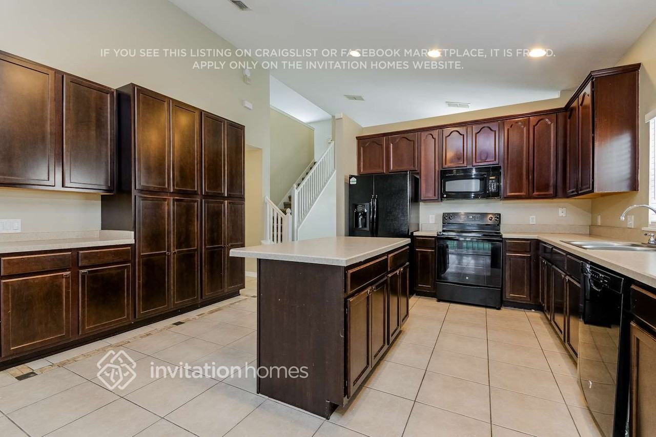 1129 Hacienda Cir - Photo 7 of 18