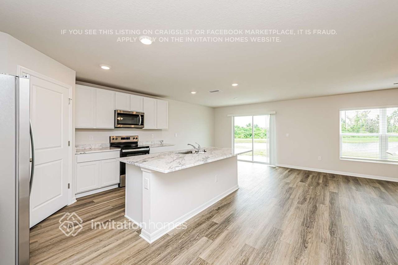 11126 40th Ave E - Photo 6 of 18