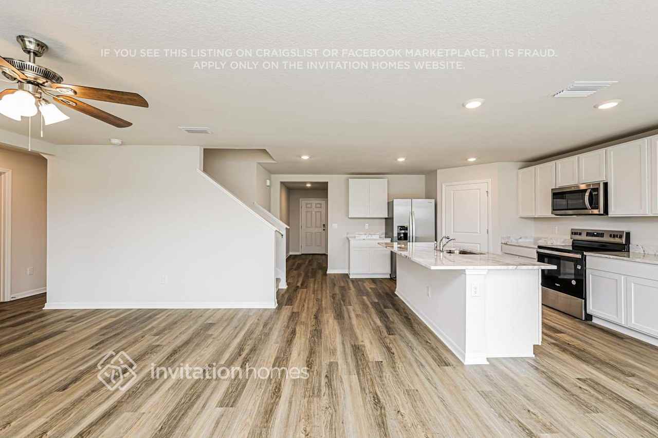 11126 40th Ave E - Photo 7 of 18