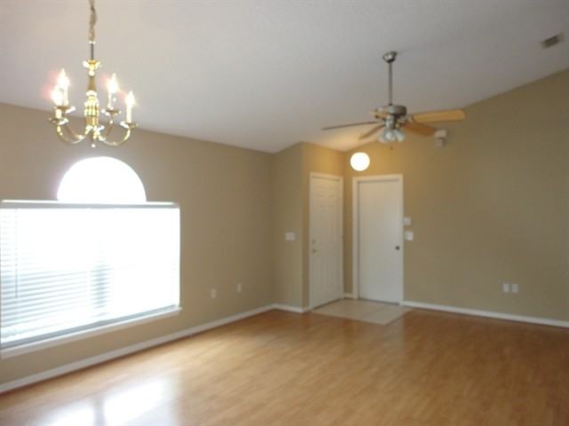 2080 Redwood Cir - Photo 2 of 8