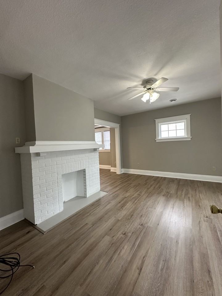 4114 N Lockwood Ave - Photo 2 of 12