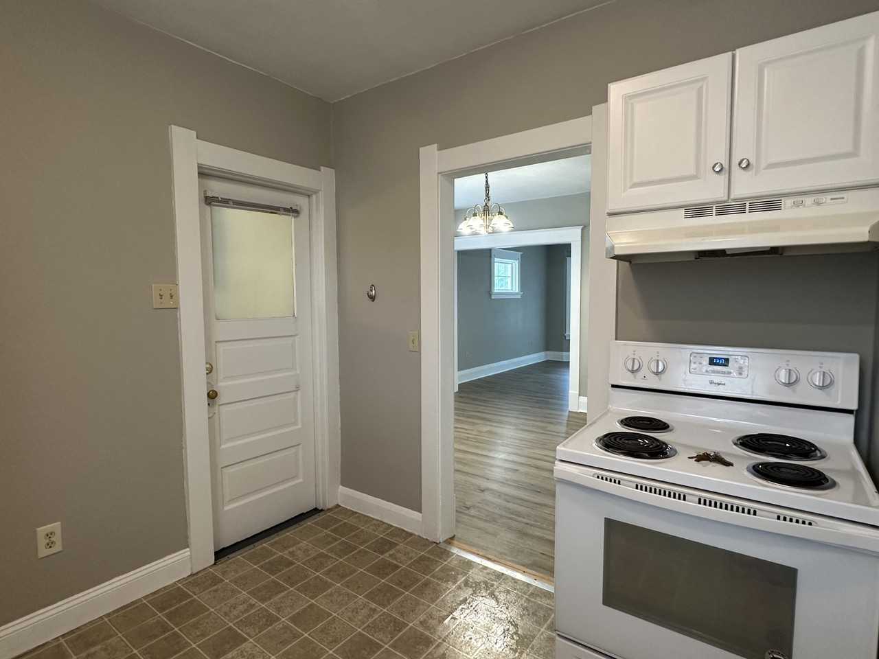 4114 N Lockwood Ave - Photo 6 of 12