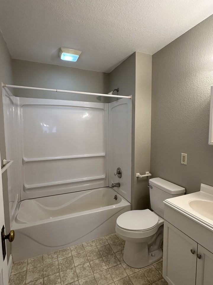 4114 N Lockwood Ave - Photo 7 of 12