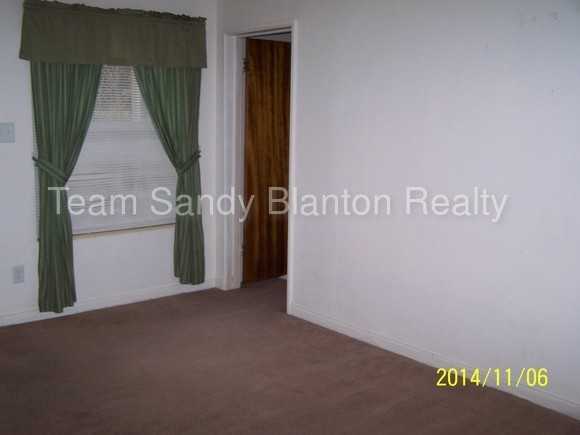 101 Garfield Dr - Photo 3 of 8