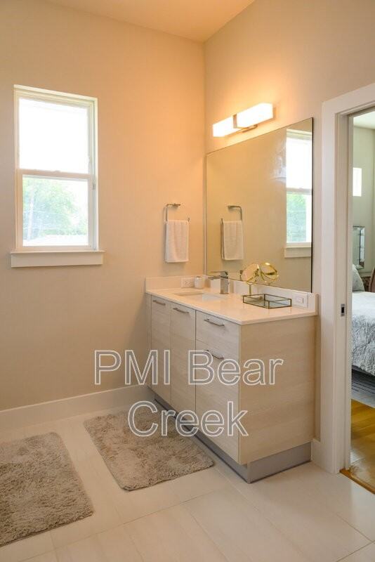 4618 Nichols St #B - Photo 2 of 50