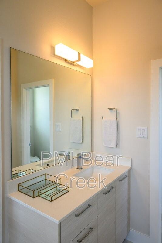 4618 Nichols St #B - Photo 3 of 50