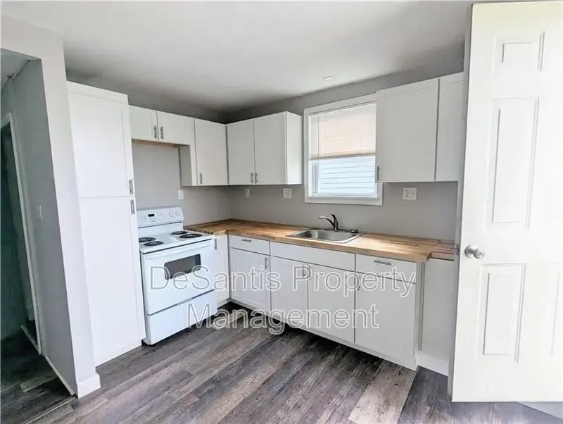 450 Jefferson St #2 - Photo 2 of 9