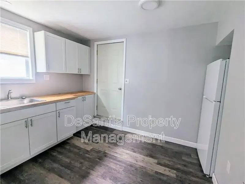 450 Jefferson St #2 - Photo 3 of 9