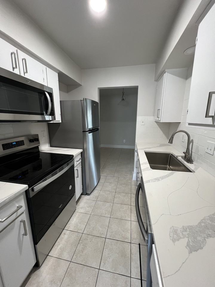 8095 Meadow Rd #236 - Photo 3 of 8