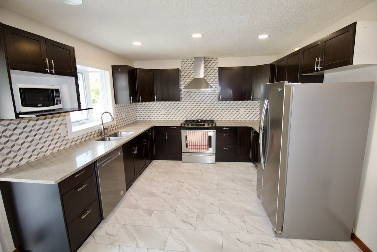 1108 112 St Nw - Photo 3 of 33