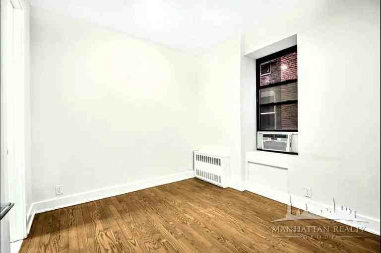 E 25th St #3C - Photo 2 of 6