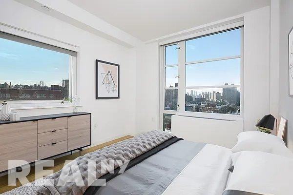 E Houston St #6F - Photo 2 of 9