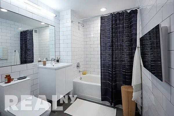 E Houston St #6F - Photo 3 of 9