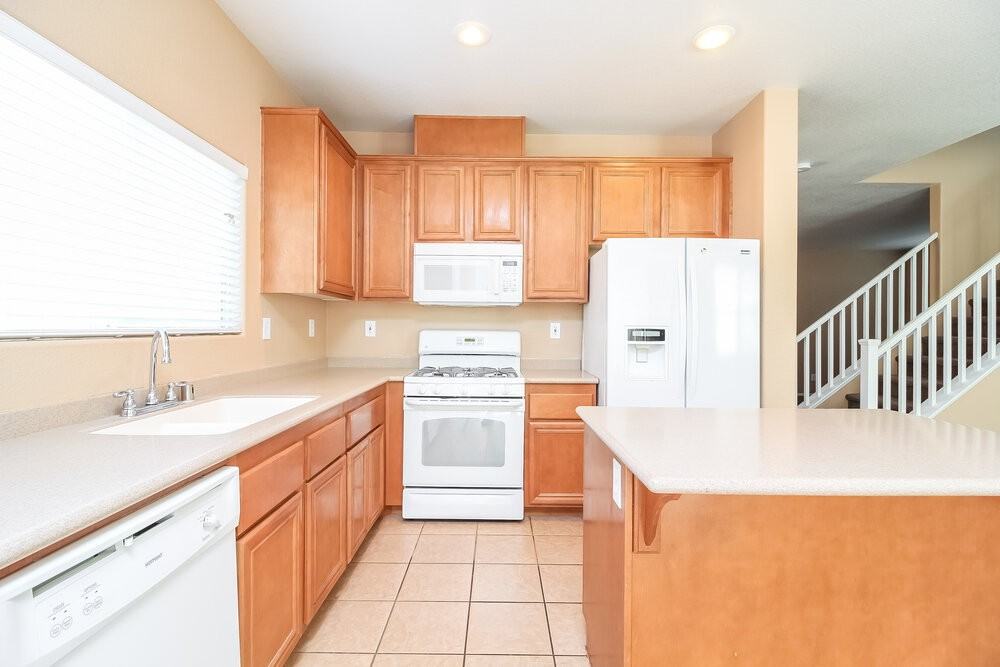 3740 Dustin Lee St - Photo 5 of 15