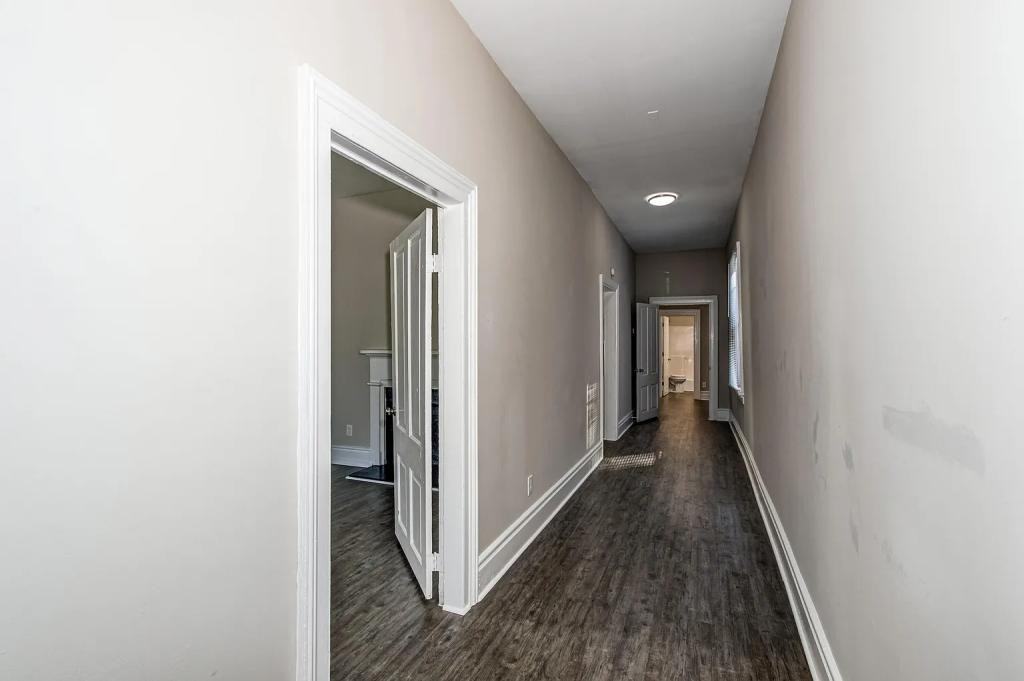 256 Walker St - Photo 2 of 14