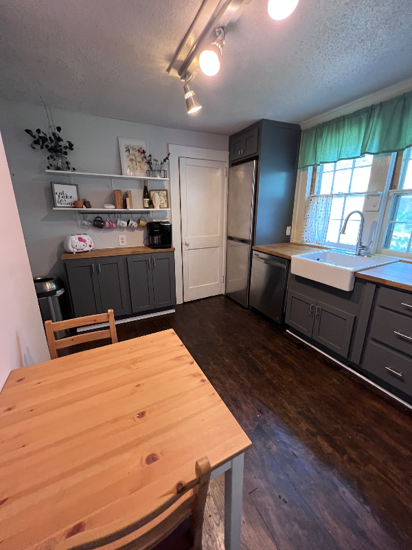 1215 N Frye Ave - Photo 3 of 11