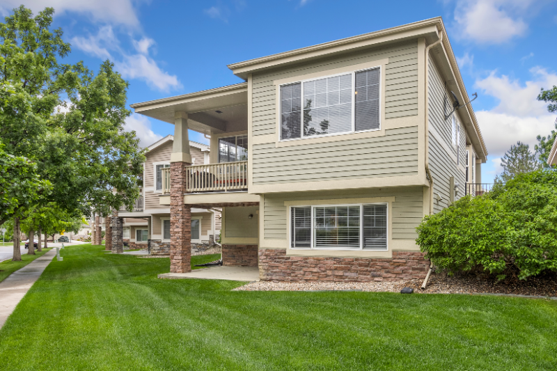 4918 Valley Oak Dr - Photo 2 of 20