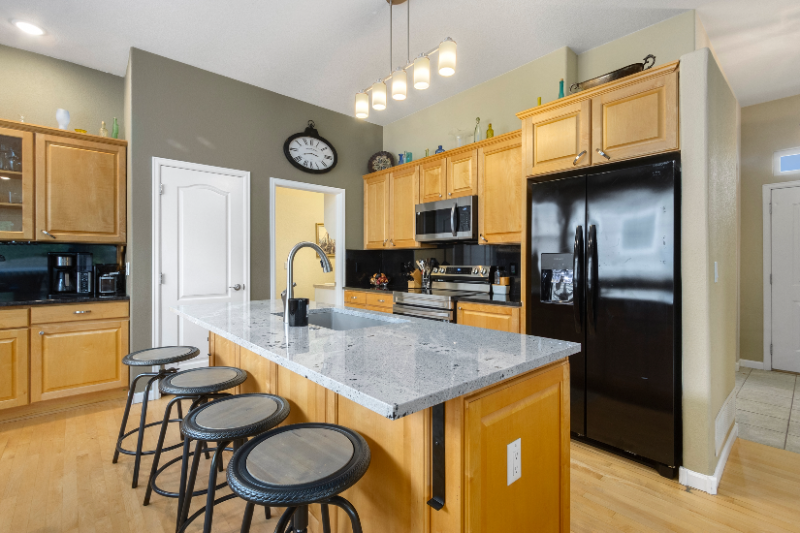 4918 Valley Oak Dr - Photo 4 of 20