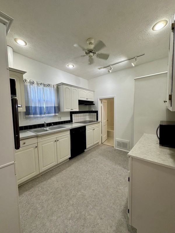 3059 Hanscom Blvd - Photo 3 of 19