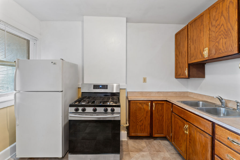 226 Court St #10 - Photo 3 of 8