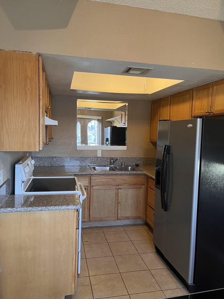 1367 Pattee Cir #C - Photo 7 of 11
