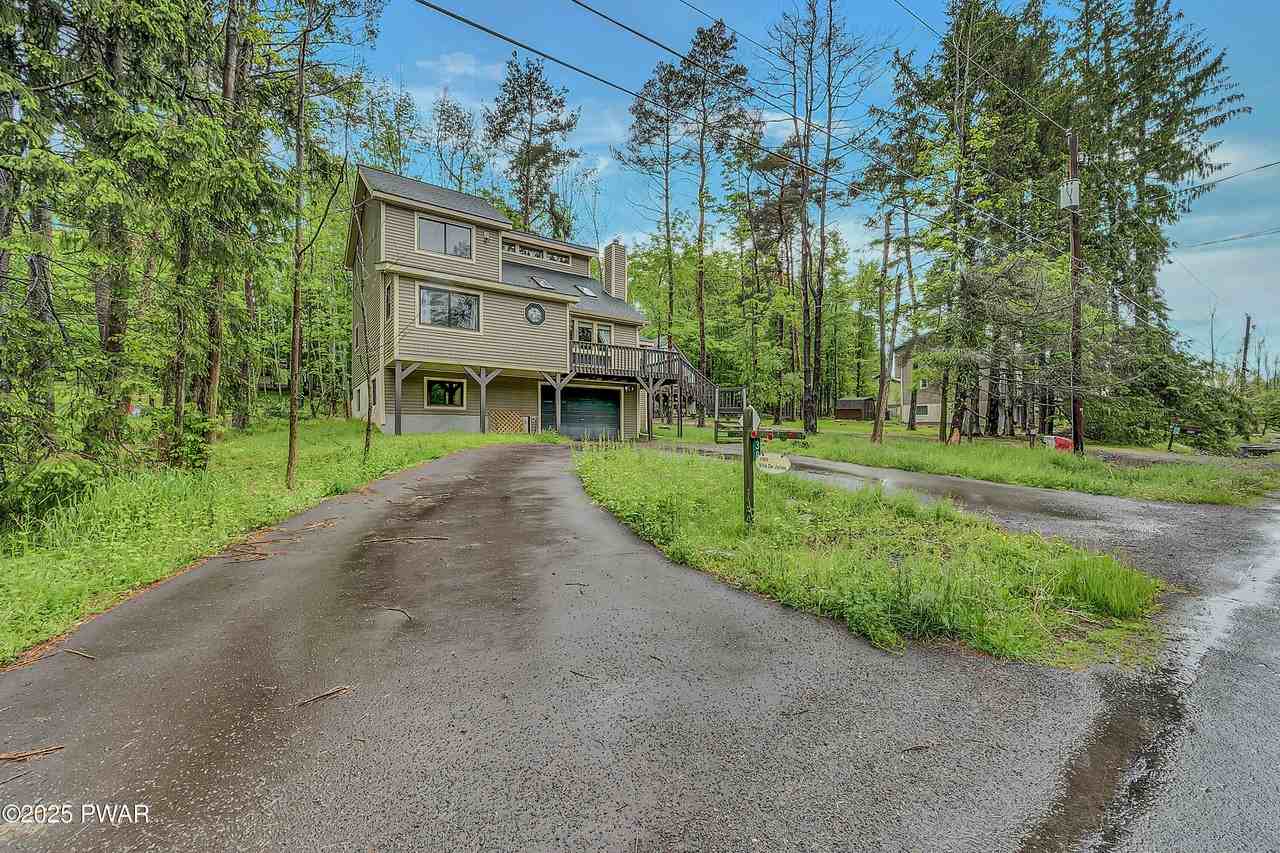 1582 Woodcrest Ln - Photo 3 of 39