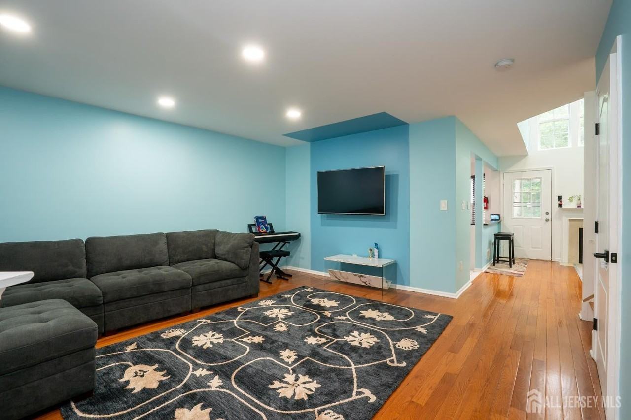 141 Briarwood Drive - Photo 3 of 33