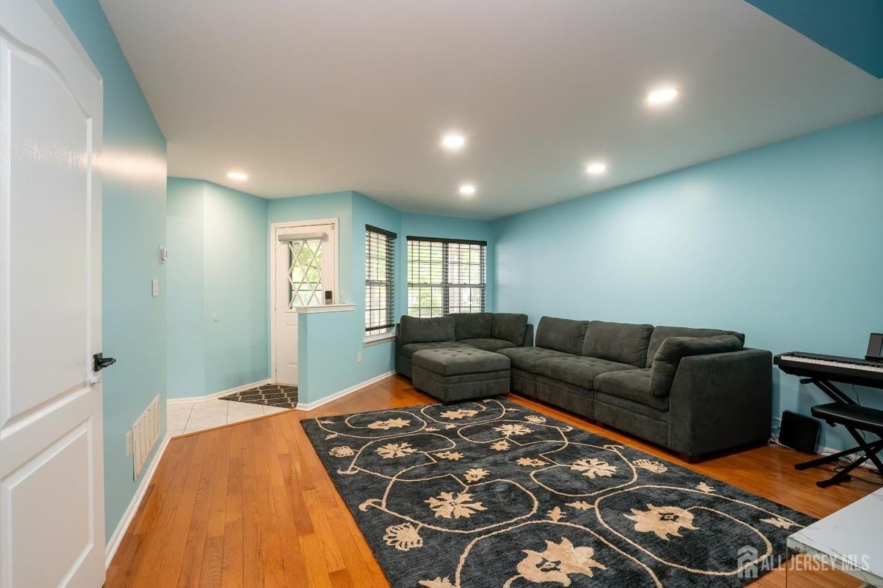 141 Briarwood Drive - Photo 4 of 33