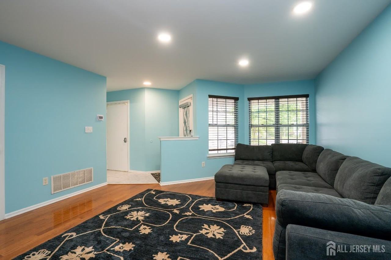 141 Briarwood Drive - Photo 5 of 33