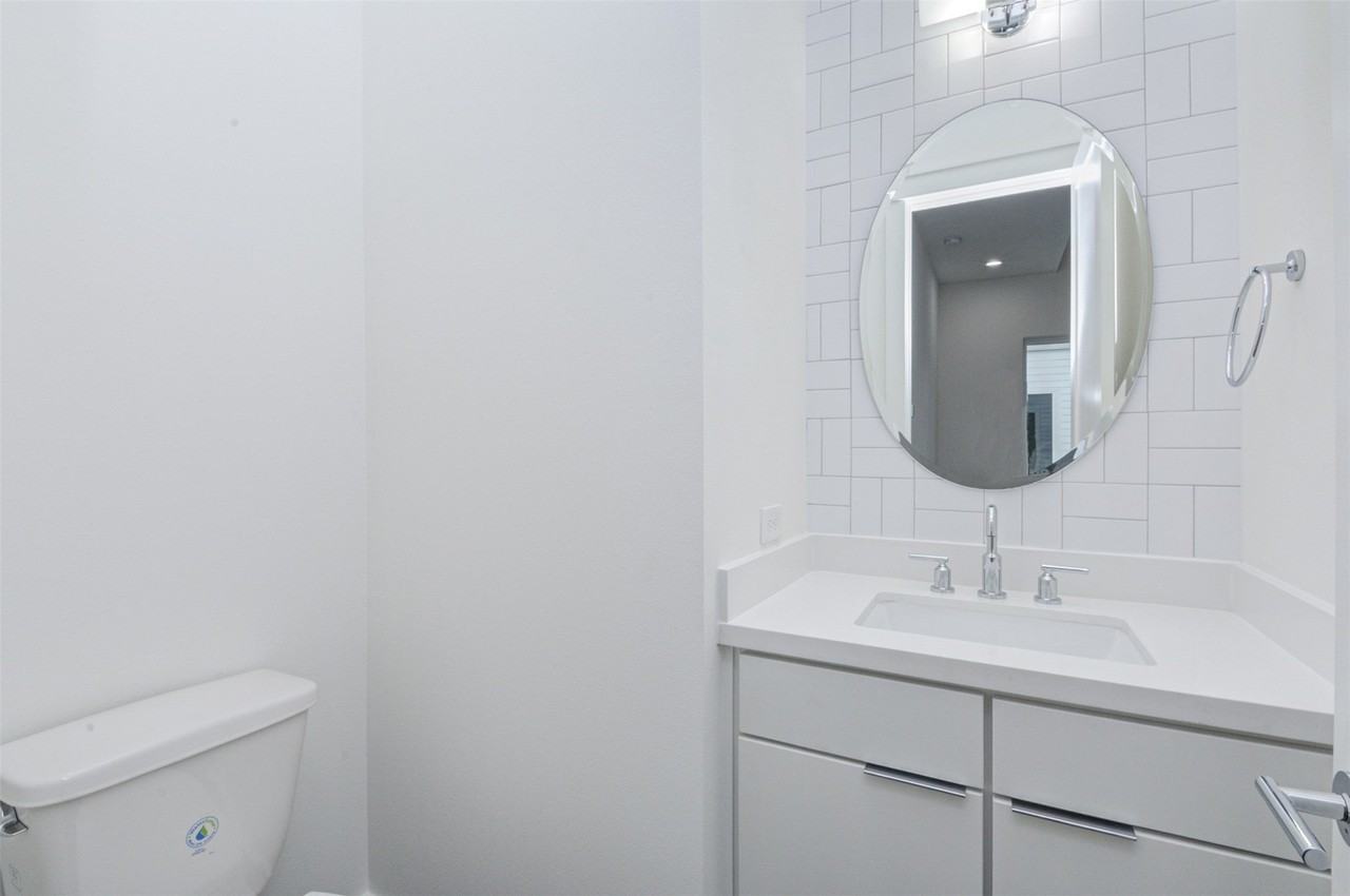 1123 West 17th Street - Photo 7 of 21