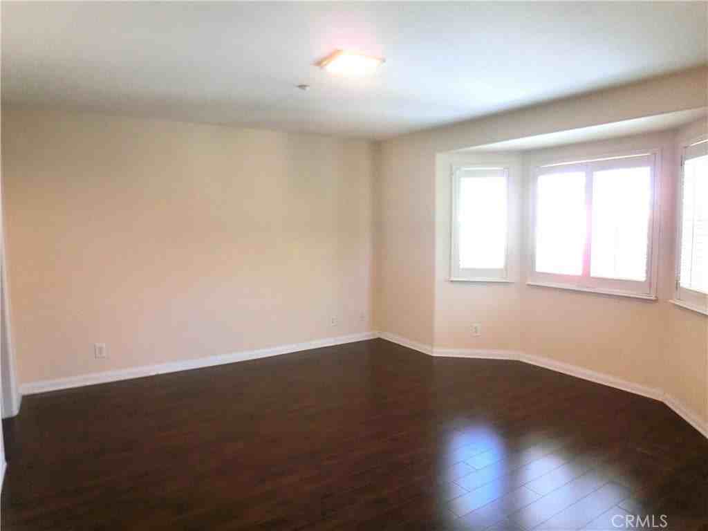 5015 Tyler Ave - Photo 3 of 16