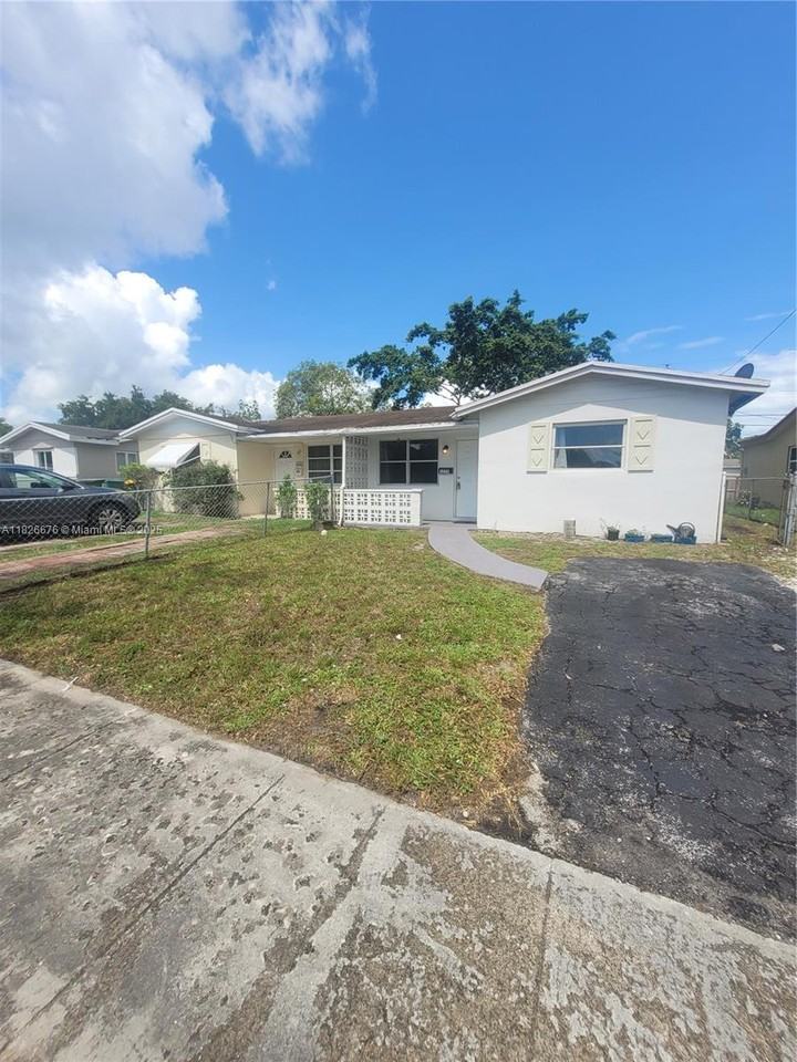 1235 Nw 58th Ave - Photo 2 of 23