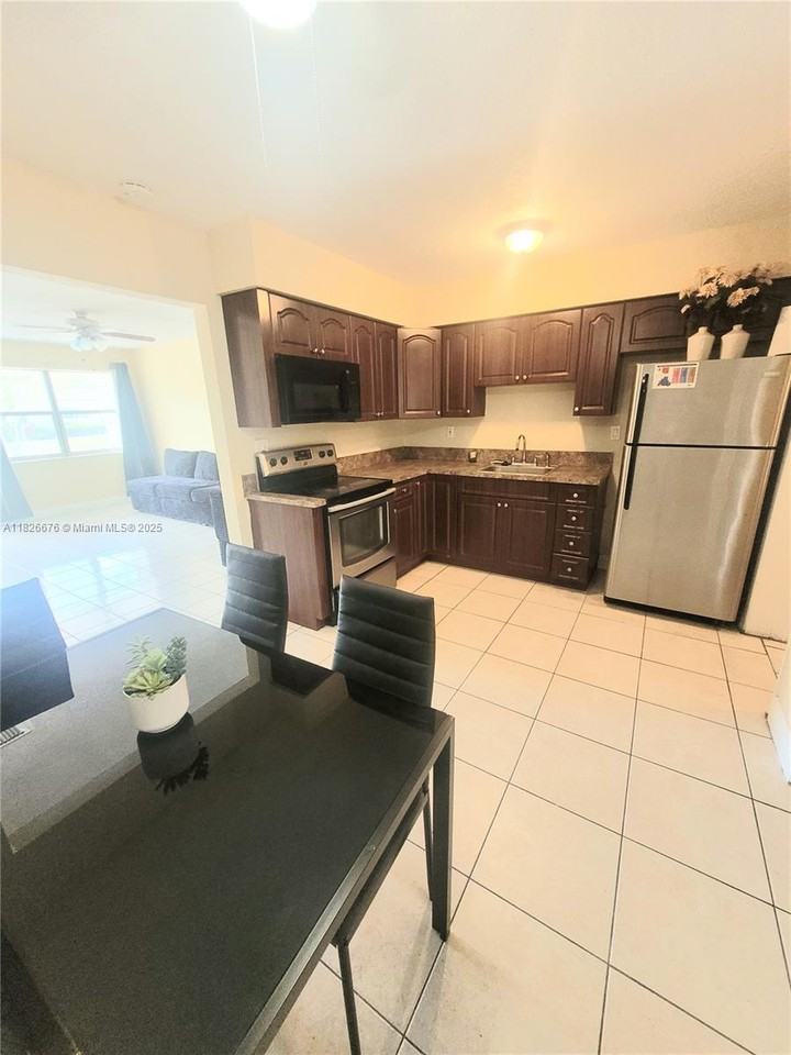 1235 Nw 58th Ave - Photo 7 of 23