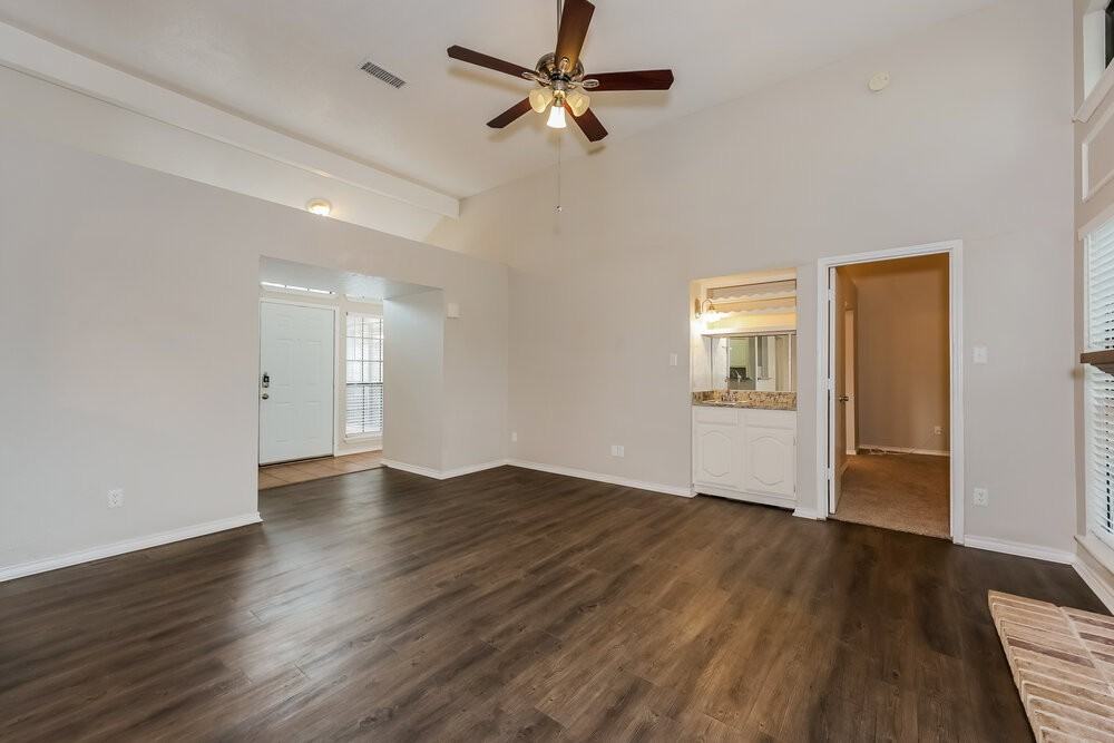 2208 Gladstone Dr - Photo 3 of 16