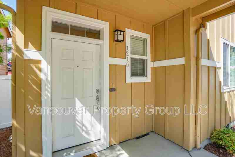 1210 Se 7th St - Photo 3 of 26