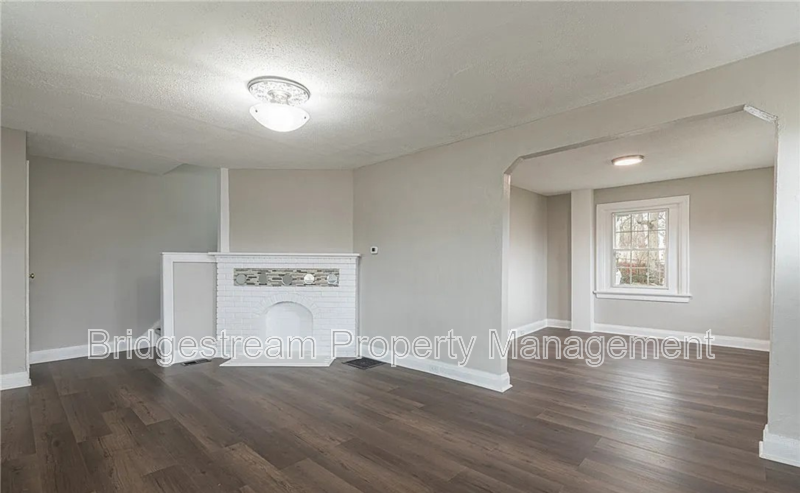 519 N Gettysburg Ave - Photo 2 of 10