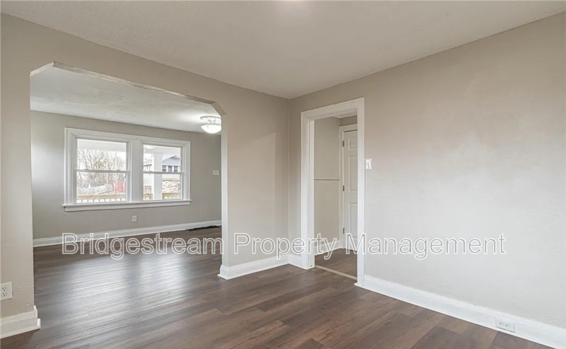 519 N Gettysburg Ave - Photo 3 of 10