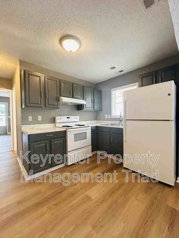 302 Charles St - Photo 2 of 18