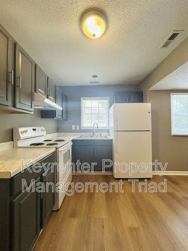 302 Charles St - Photo 3 of 18
