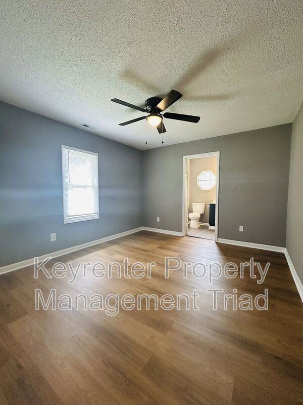 302 Charles St - Photo 4 of 18