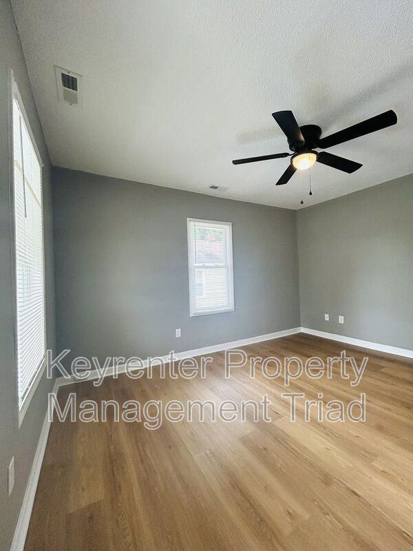 302 Charles St - Photo 6 of 18