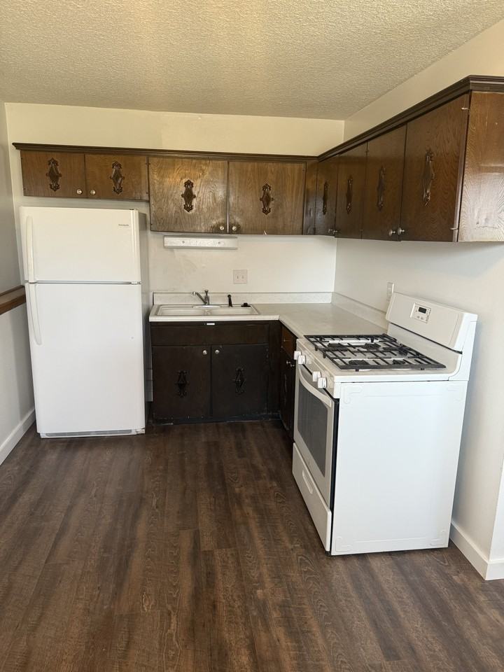 3538 Bridge Ave - Photo 2 of 4